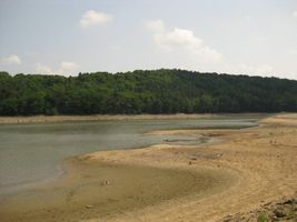 Botič 2-ú.n.Hostivař-částečně vypuštěna před odbahněním 26.6.10 (1).jpg